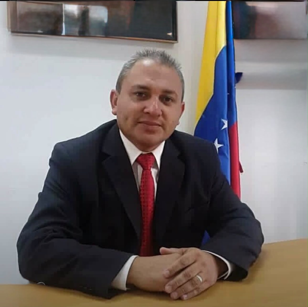 Dr. César Alexander González Toro